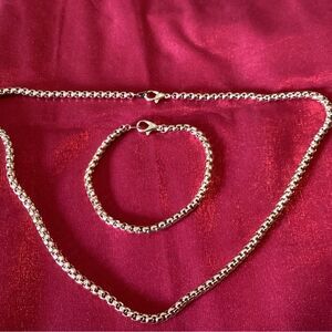 NWOT. Goldtone 4 mm Width Round Box Style Necklace and Bracelet Set